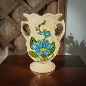 Vintage Hull Art Pottery USA Blue Magnolia Vase H-5-6 1/2 Handles